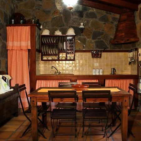 Casa Mary Lola Guest House Tinor Bagian luar foto